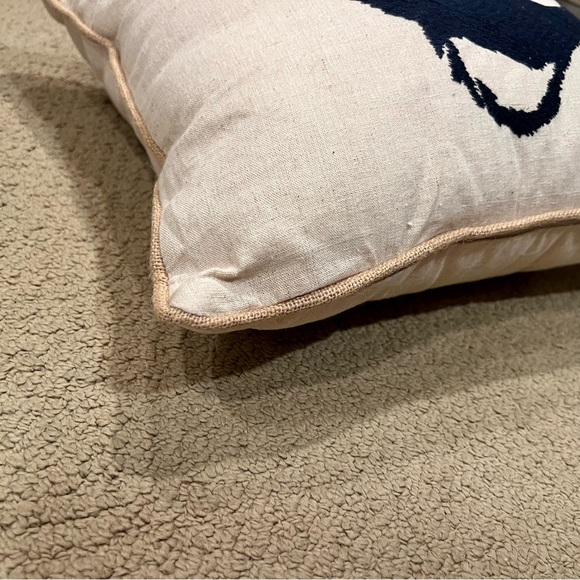 NEW DECORATIVE ANCHOR PILLOW - Picture 5 of 8